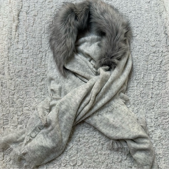 CAbi Heavenly Wrap with Faux Fur Trim OS Gray - Picture 4 of 7